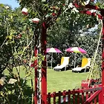 Сasa de vacaciones Accessible Avec Jardin Fleuri Près De Pornic, éco-rénové Et équipé La Sicaudais
