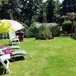 Accessible Avec Jardin Fleuri Près De Pornic, éco-rénové Et équipé Сasa de vacaciones La Sicaudais