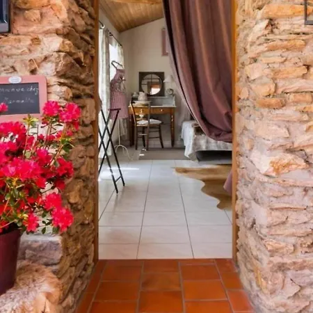 Accessible Avec Jardin Fleuri Pres De Pornic, Eco-renove Et Equipe