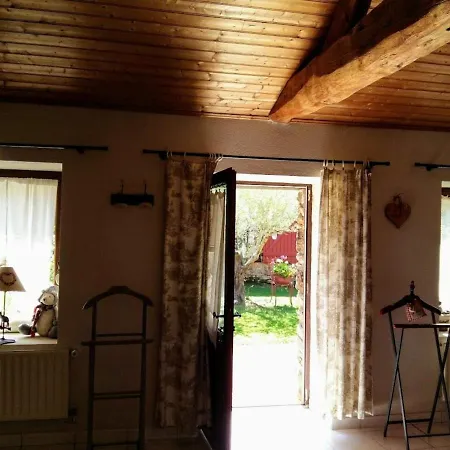 Accessible Avec Jardin Fleuri Pres De Pornic, Eco-renove Et Equipe Tatil Evi *
