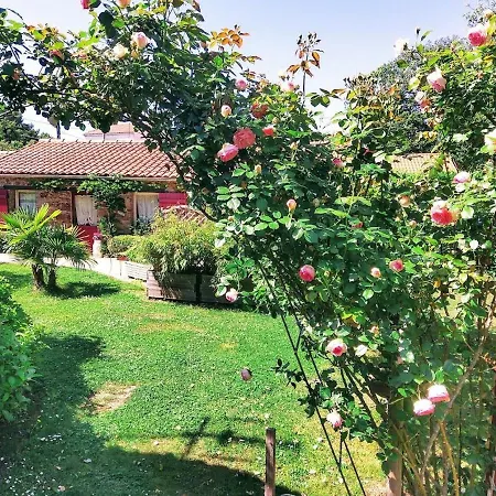 Accessible Avec Jardin Fleuri Près De Pornic, éco-rénové Et équipé Hébergement de vacances La Sicaudais