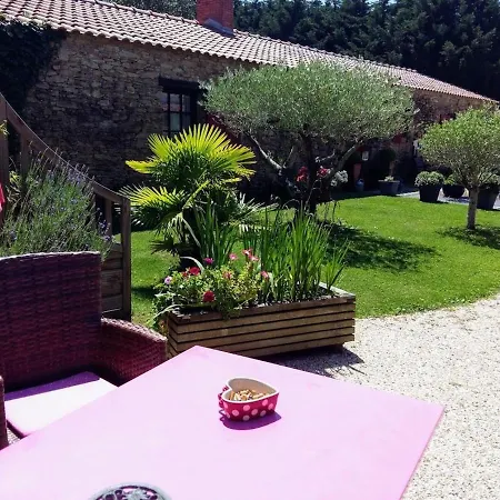 Accessible Avec Jardin Fleuri Près De Pornic, éco-rénové Et équipé *