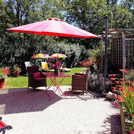 Accessible Avec Jardin Fleuri Près De Pornic, éco-rénové Et équipé Hébergement de vacances La Sicaudais