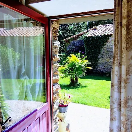 Accessible Avec Jardin Fleuri Près De Pornic, éco-rénové Et équipé La Sicaudais