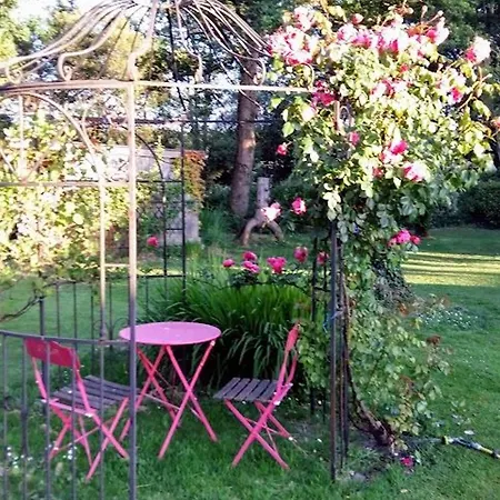 Accessible Avec Jardin Fleuri Près De Pornic, éco-rénové Et équipé * La Sicaudais
