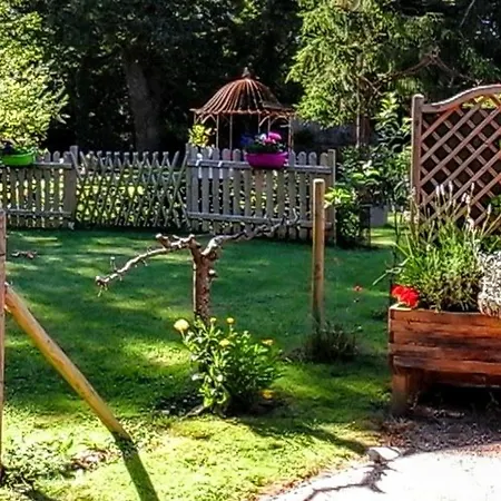 Accessible Avec Jardin Fleuri Près De Pornic, éco-rénové Et équipé * La Sicaudais