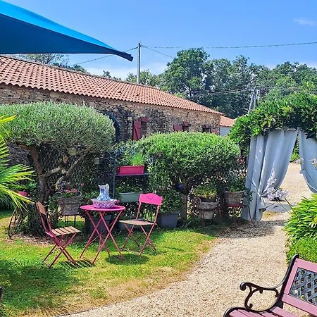 Accessible Avec Jardin Fleuri Pres De Pornic, Eco-renove Et Equipe *