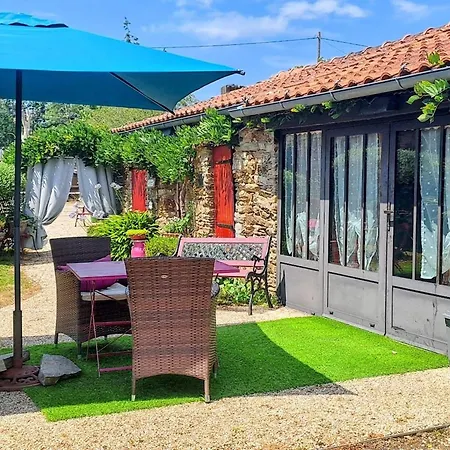 Accessible Avec Jardin Fleuri Près De Pornic, éco-rénové Et équipé Hébergement de vacances